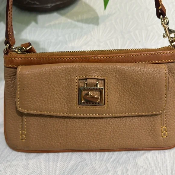 Dooney & Bourke Dillen ll Large Leather Wristlet - Picture 5 of 10